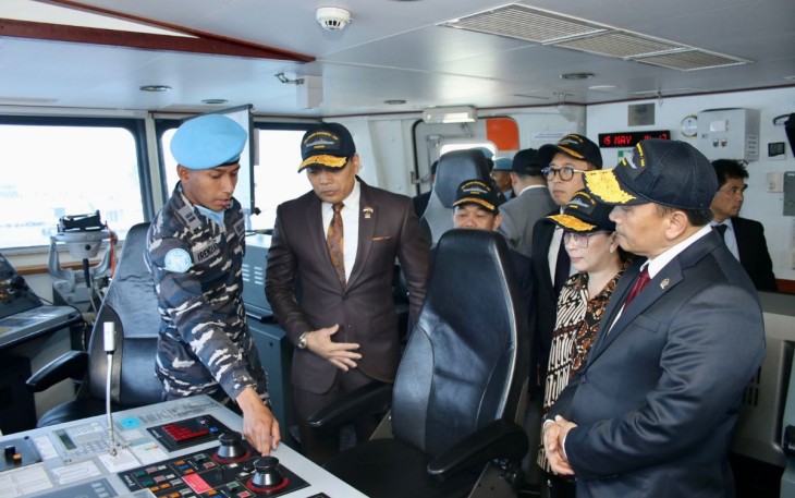 Delegasi BKSAP DPR RI saat menerima pemaparan alutsista KRI Frans Kaisiepo-368 di Lebanon