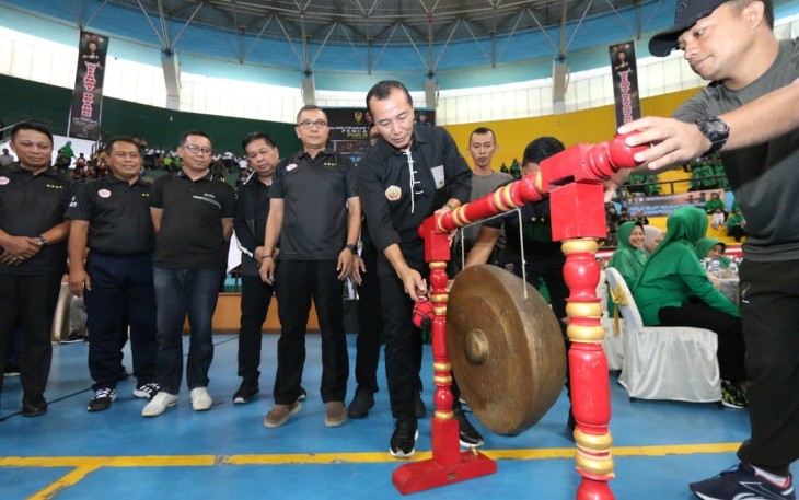 Pangdam XIV Hasanuddin Mayjen TNI Dr Totok Imam Santoso membuka Open Tournament Pencak Silat Piala Kasad