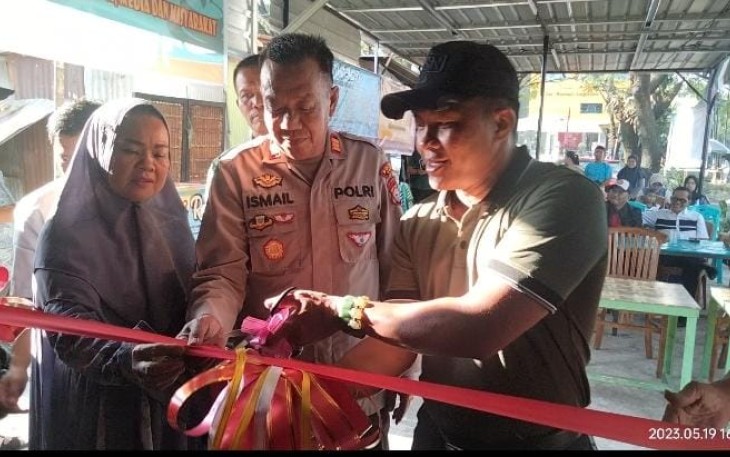 Dandim 1409/Gowa Letkol Inf Muhamad Isnaeni bersama Kapolres Gowa saat meresmikan Cafe dan Resto Rest Area 73 