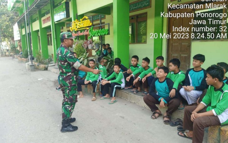 Latih kedisiplinan dan Wasbang di sekolah wilayah desa binaan 
