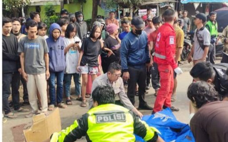 Anggota Polsek Cileungsi amankan TKP lakalantas 