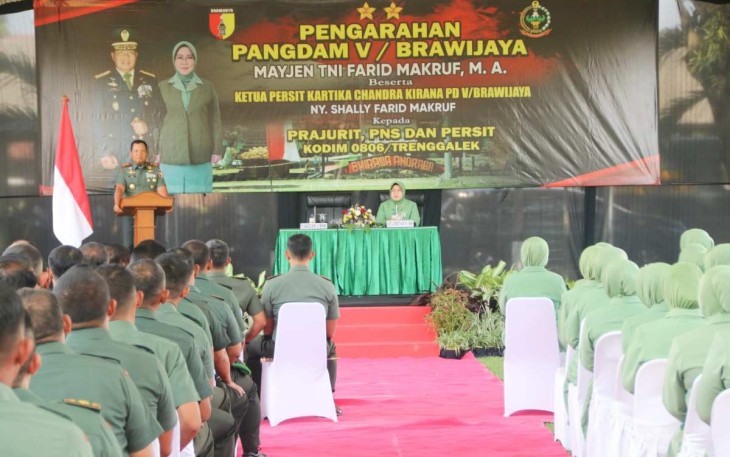 Pangdam V Brawijaya Mayjen TNI Farid Makruf saat memberikan pengarahan di Kodim 0806/Trenggalek 