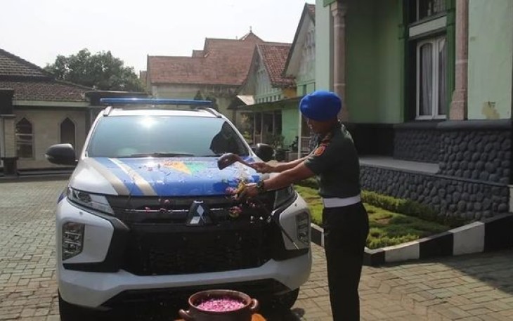 Kendaraan kawal Denpom 2 Kostrad