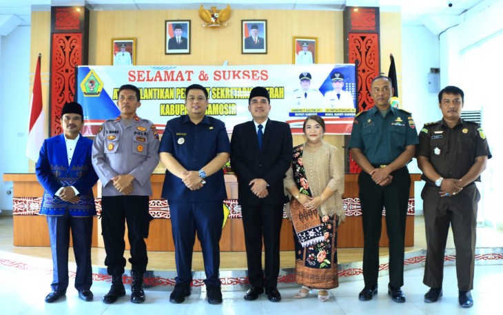 Bupati Samosir Lantik Naslindo Sirait Sebagai Pj Sekda 