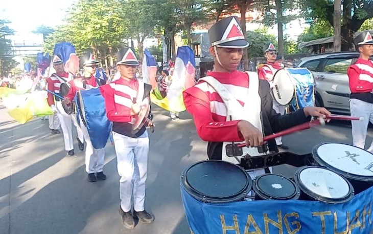 Aksi memukau drumband SMA Hang Tuah Makassar 