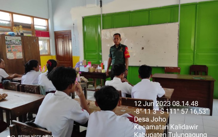 Sertu Junaidi Berikan Materi Wasbang