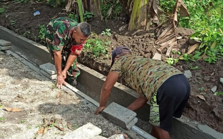Perbaiki saluran air wilayah desa binaan 