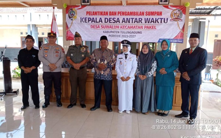 Foto bersama Pelantikan Kades PAW Suwaluh