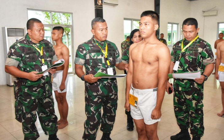 Danrem 023/KS Kolonel Inf Lukman Hakim saat sidang parade calon taruna Akmil