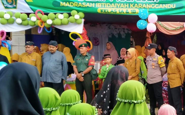 Sertu Mustahid Ikuti Lomba Bazar Murah MI Karanggandu