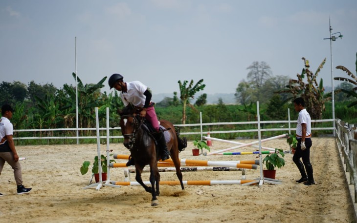Salah satu sarana berkuda di Tamansari Equestrian Park,