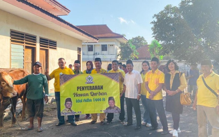 Ketua DPD Golkar Jatim dan Harun Al Rasyid Serahkan Hewan Kurban ke DPD Golkar Kabupaten Kediri 