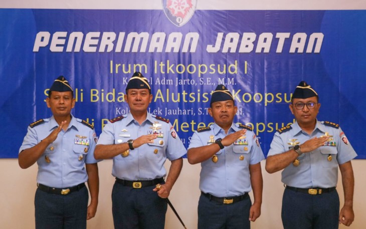 Pangkoopsud I Marsda TNI Bambang Gunarto foto bersama usai penerimaan pejabat, Senin (3/7)