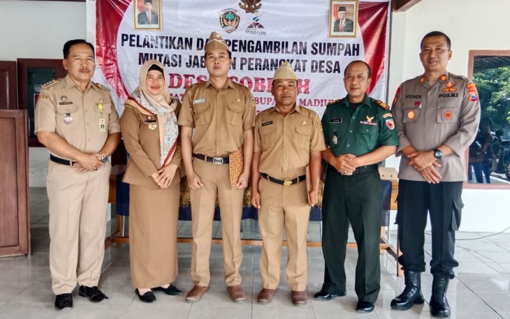 Foto bersama Danramil Wungu usai pelantikan perangkat desa binaan