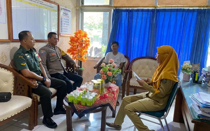 Serda Suryanto bersama tiga pilar wilayah desa binaan