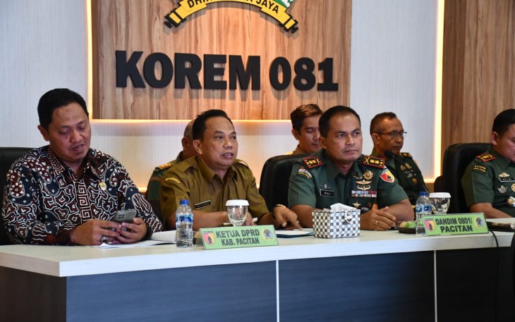 Dandim 0801/Pacitan Letkol Inf Roliyanto saat mengikuti Rakornis TMMD ke 117 di Makorem 071/DSJ, Selasa (4/7)