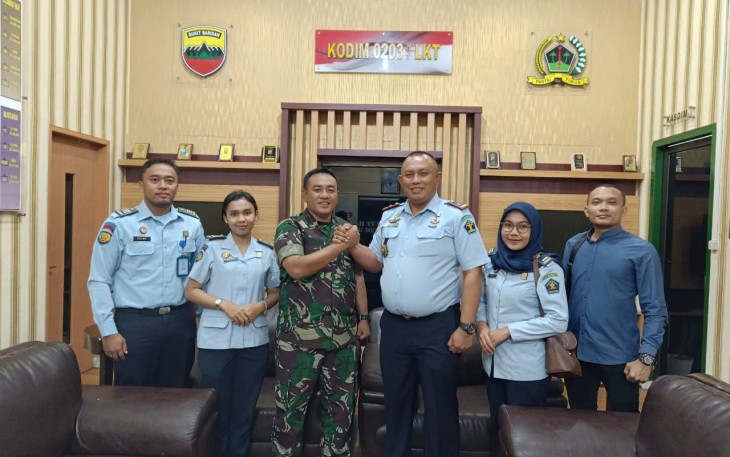 Kalapas Binjai Theo Adrianus bersama Dandim 0203/Langkat usai nobar Kasad Award 2023, Senin (10/7)