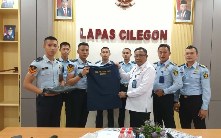 Kalapas Cilegon Enjat Lukmanul Hakim saat melepas taruna Poltekip, Rabu (12/7) 