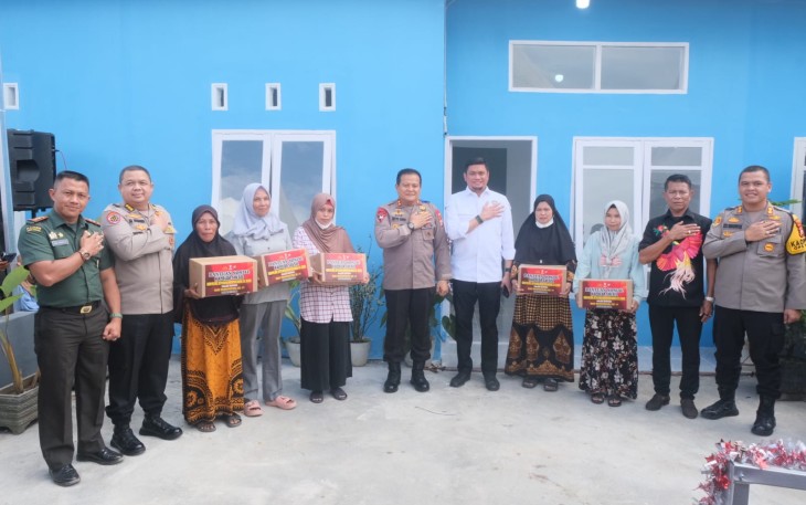 Polda Sulsel Serahkan Bantuan Rumah