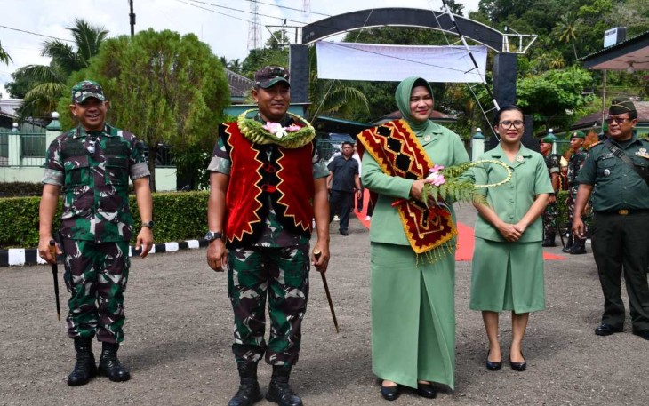 Danrem 023/KS Kolonel Inf Lukman Hakim saat berkunjung ke Kodim 0213/Nias