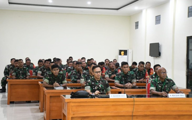 Dandim 0802/Ponorogo Letkol Inf Hirta Juni Adriansyah saat vidcon 