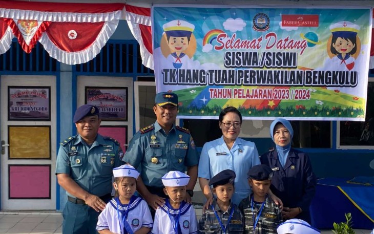 Danlanal Bengkulu Letkol Laut (P) Nyaman Gede Pradnyana saat kunjungan di TK Hang Tuah perwakilan Bengkulu, Selasa (18/7)