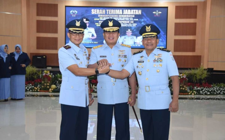 Dankoharmatau Marsda TNI Bambang Triono foto bersama usai sertijab, Kamis (20/7)