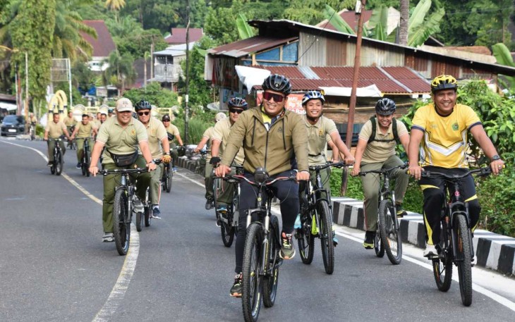 Danrem 023/KS Kolonel Inf Lukman Hakim gowes bersama prajuritnya, Jum'at (21/7)