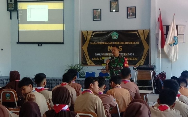Serka Gita saat memberikan materi wasbang