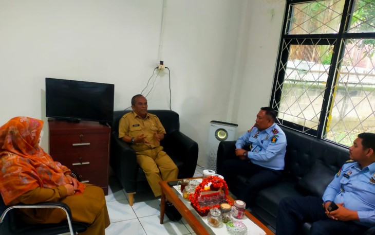 Kalapas Cilegon Enjat Lukmanul Hakim saat audensi dengan Disnaker Kota Cilegon  