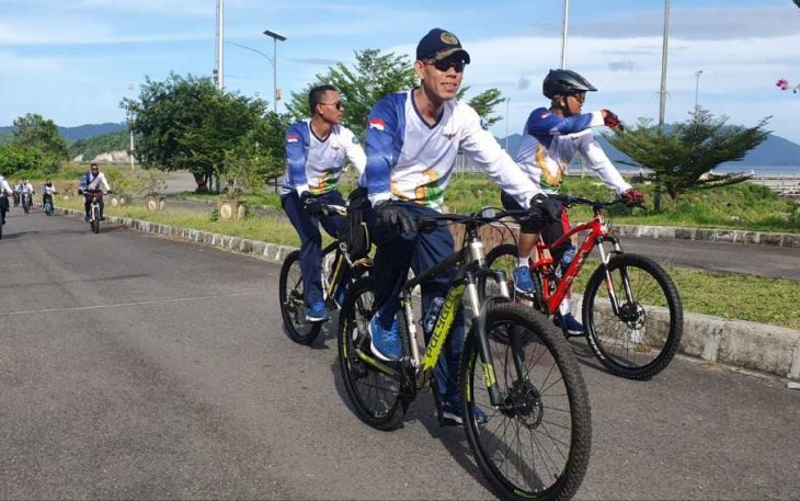 Danlanudal Sabang Mayor Laut (P) Nasrulloh gowes bersama prajuritnya 
