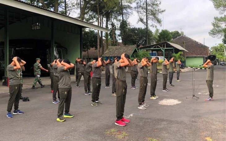 Olahraga bersama prajurit Menarmed 2 Kostrad, Jum'at (28/7)