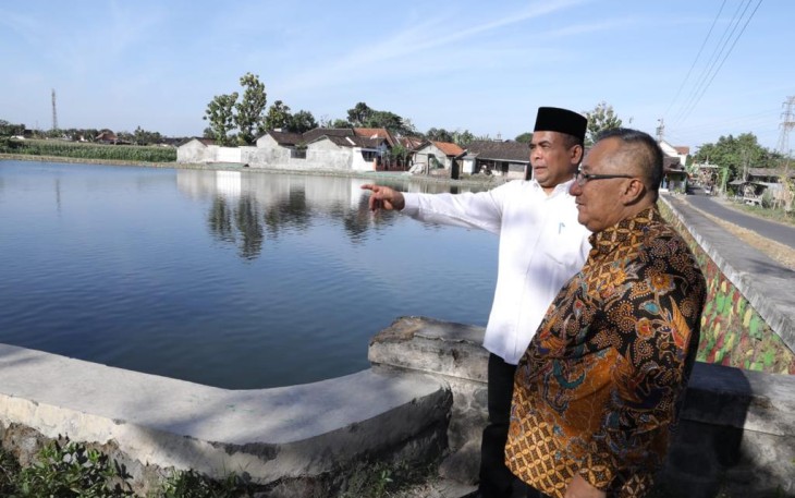 Wamendes PDTT Paiman Raharjo Meninjau lokasi Embung Gemblegan di Kec. Kalikotes Kab. Klaten, Jum'at (28/7)