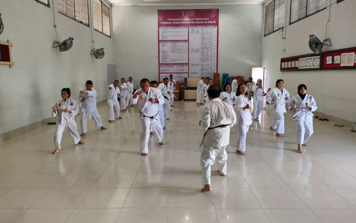 Latihan beladiri petugas Lapas Binjai, Sabtu (29/7)