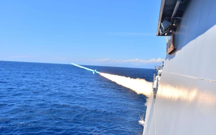 Rudal SSM Exocet MM40 Block 3 unjuk kebolehan dalam Latgab TNI 2023 di perairan laut Jawa, Senin (31/7)