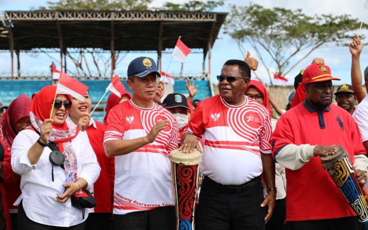 Pangkoarmada III Laksda Rachmad Jayadi bersama Pj Gubernur Papua Barat Daya Muhammad Musaad, Selasa (1/8)