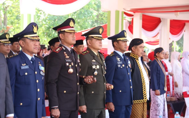 Dandim 0803/Madiun Letkol Inf Meina Helmi saat mengikuti upacara HUT Kemerdekaan RI ke 78, Kamis (17/8)