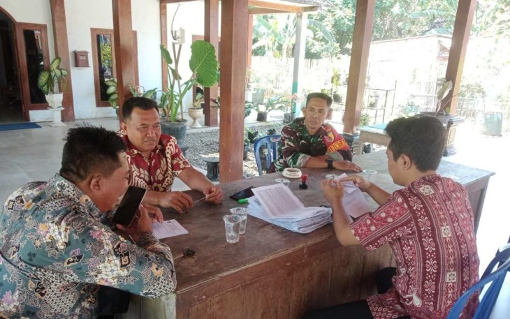 Serda Joko Waluyo saat komsos bersama perangkat desa wilayah binaan, Jum'at (18/8)