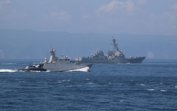  Passing Exercise KRI Sultan Hasanuddin 366  di Laut Bali