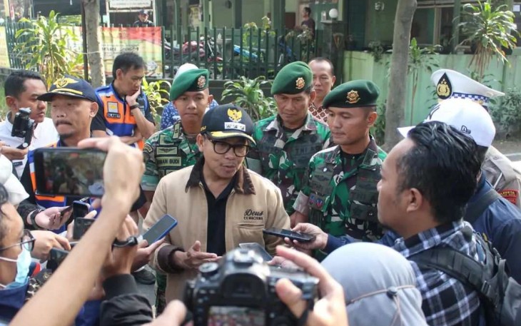 Walikota Malang Drs H Sutiaji saat memberikan keterangan pers, Jum'at (25/8)