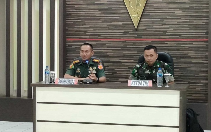 Danmenarmed 2 Kostrad Kolonel Arm Joko Setiyo Kurniawan bersama Ketua Tim Dalproggar TNI AD Letkol Inf Kukuh Suhariyono 
