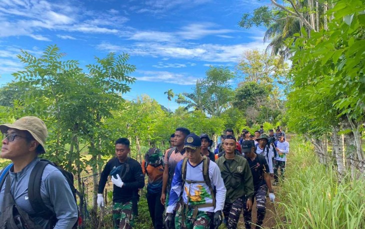 Prajurit Lanudal Sabang bina fisik dengan naik gunung, Senin (28/8)