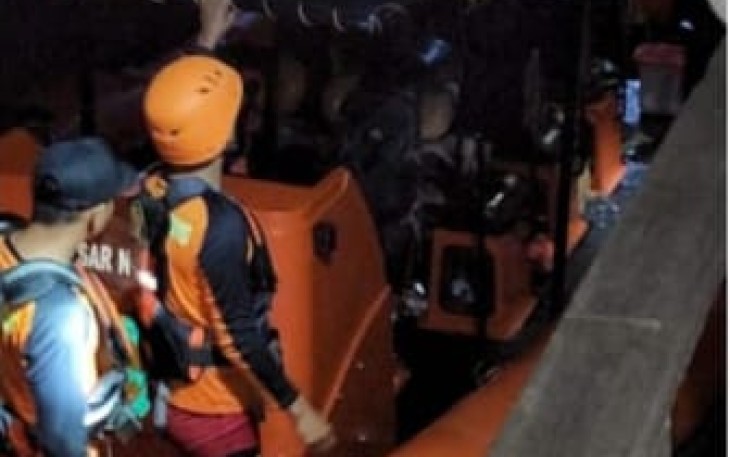 Evakuasi kecelakaan laut KLM Berkat Sentosa Jaya