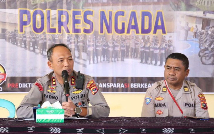 Kapolres Ngada AKBP Padmo Arianto saat memberikan pengarahan, Selasa (29/8)