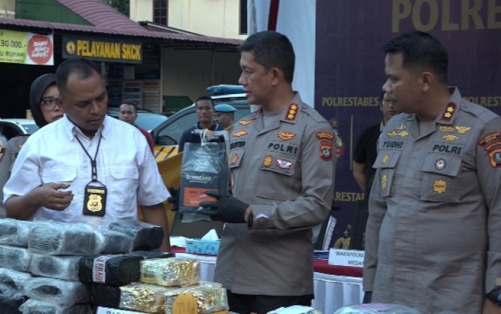 Kapolrestabes Medan Kombes Valentino Alfa Tatareda saat konferensi pers, Kamis (31/8)