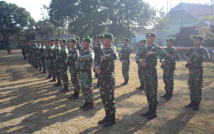 Semangat prajurit Menarmed 2 Kostrad saat mengikuti upacara bendera, Senin (4/9)