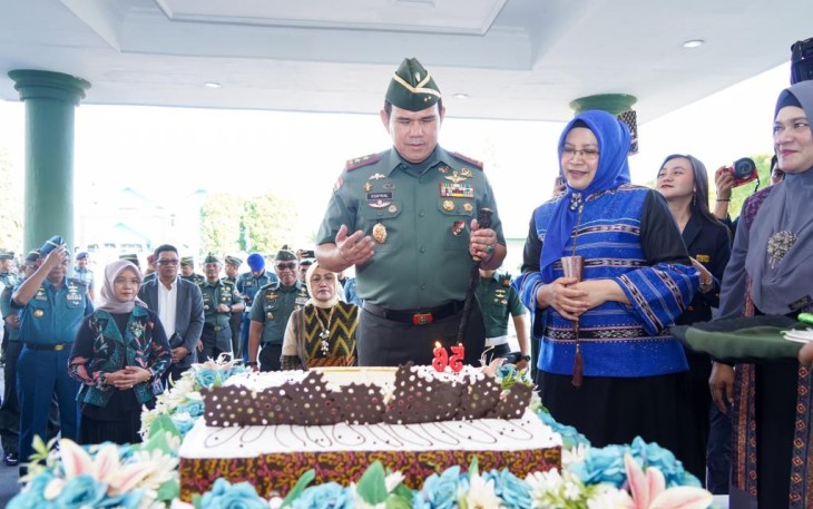 Surprise ulang tahun Pangdam XVI Pattimura Mayjen TNI Syafrial, Senin (18/9) 