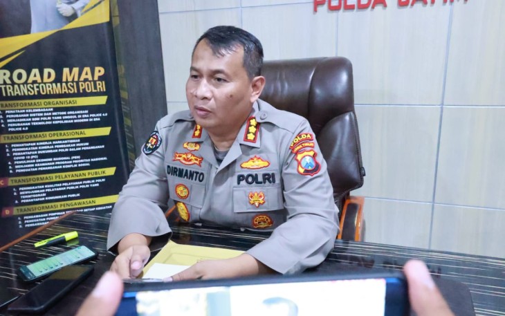 Kabid Humas Polda Jatim Kombes Dirmanto saat memberikan keterangan pers 