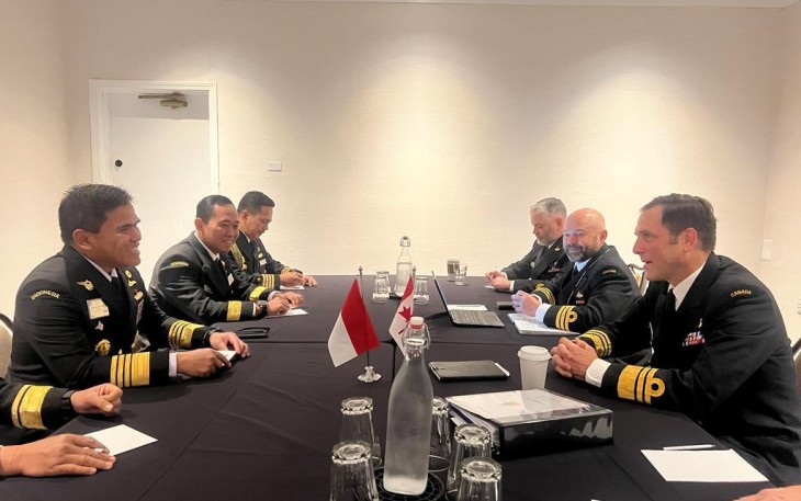 Kasal Laksamana TNI Muhammad Ali saat pertemuan dengan Commander Royal Canadian Navy VADM Angus Topshee di Rhode Island 