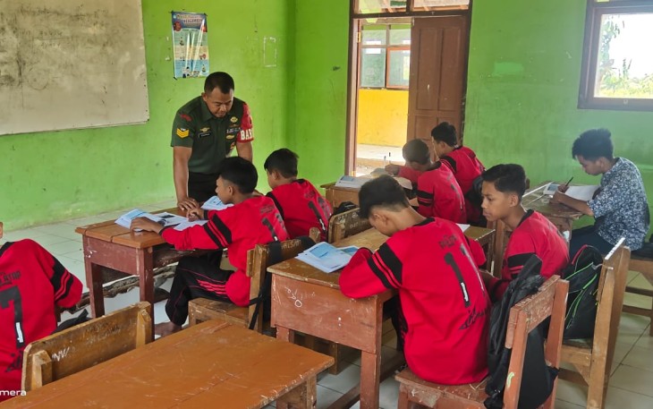 Babinsa masuk sekolah wilayah binaan, Selasa (26/9)